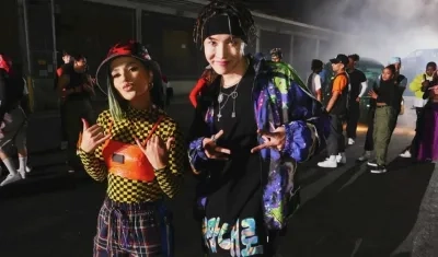 Becky G y el artista surcoreano J-Hope.