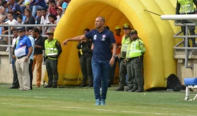 Roberto Peñaloza, técnico asistente de Junior. 