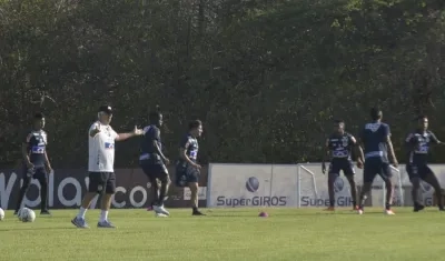 El técnico de Junior, Julio Comesaña.