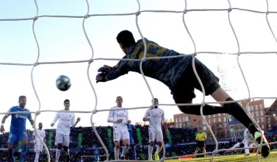 Thibaut Courtois hace una atajada monumental para salvar al Real Madrid. 