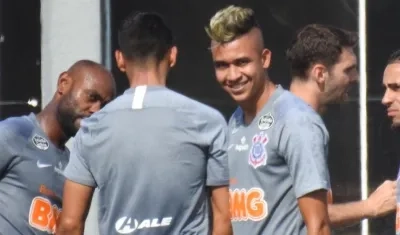 Víctor Cantillo con el uniforme del Corinthians. 