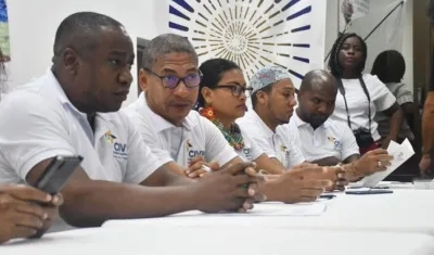 El líder social colombiano Leyner Palacios (izquierda).