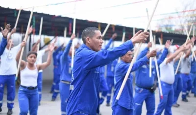 Las 'Escobitas' en pleno ensayo.