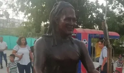 La escultura de Carlos Vives en Ciénaga.
