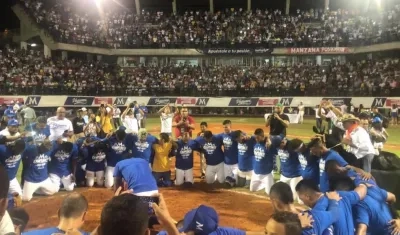 Celebración de Vaqueros al final del partido.