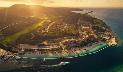 Así se ve desde el aire el Santa Bárbara Beach & Golf Resort Curazao.