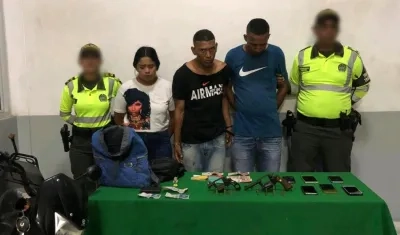 Los capturados tras cometer un hurto a los pasajeros de un bus en la Circunvalar.