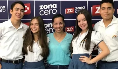 Joaquín Sierra, Luisa Medina, docente Carolina Diagranados, Lina Mendoza y Diego Castillo.