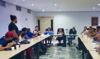Reunión de la Gobernadora con Estudiantes.