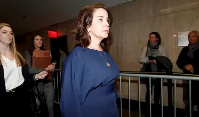La actriz Annabella Sciorra llegando a testificar contra Harvey Weinstein en corte de Nueva York.