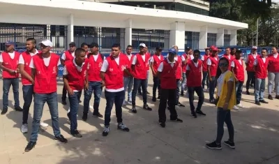 Los promotores logísticos en orden público ayer iniciaron sus labores en el Estadio Metropolitano. 