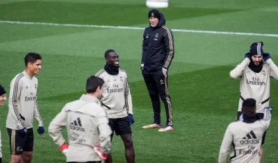 Zinedine Zidane durante un entrenamiento del Real Madrid. 