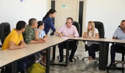 La firma del acuerdo con presencia de la Gobernadora Elsa Noguera De la Espriella.