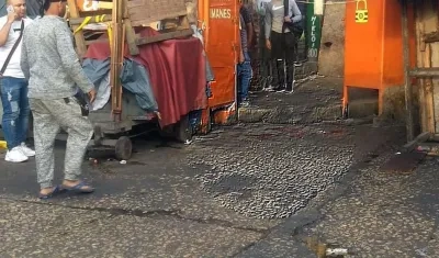 En este lugar cayó muerta la mujer de 36 años tras recibir 6 tiros.