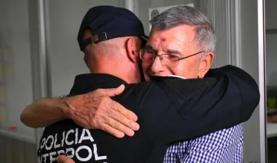 El Coronel Carlos Currea, de Interpol, y Martín Mestre.