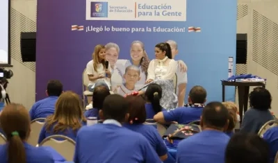 Elsa Noguera, gobernadora del Atlántico, y la secretaria de Educación, Catalina Ucrós.
