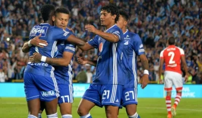Millonarios celebra tras una anotación. 