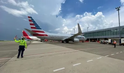 Aterrizaje del primer vuelo internacional en el Cortissoz tras la cuarentena.