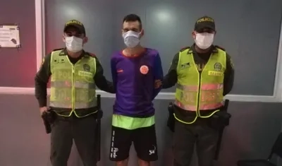  Néstor Escobar, capturado por la Policía. 