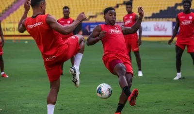 Jugadores de Barcelona de Guayaquil, durante el entrenamiento de este viernes.