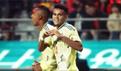 Luis Díaz, celebrando con la camiseta de la Selección Colombia.