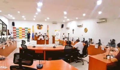 La sesión estaba prevista para realizarse de manera presencial.