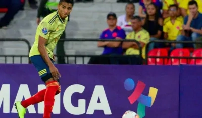 Gabriel Fuentes, jugando con la Selección. 