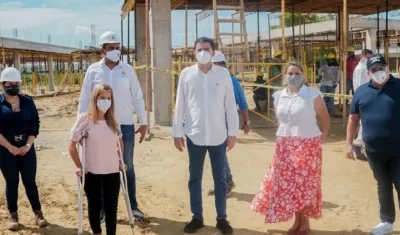 La Gobernadora, Elsa Noguera, y el alcalde de Soledad, Rodolfo Ucrós, inspeccionaron el avance de las obras. 