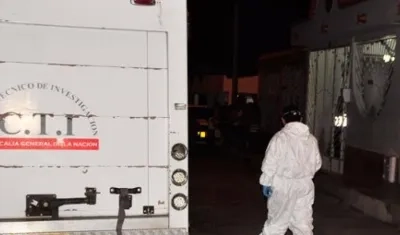 Las autoridades inspeccionaron el lugar de los hechos. 