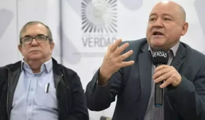 Rodrigo Londoño y Carlos Lozada, exguerrilleros de las FARC.