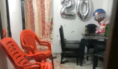 Las víctimas veían el partido en la sala de este apartamento cuando fueron atacadas a bala.