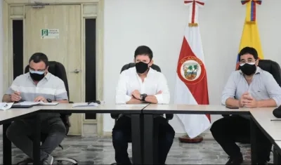 El Ministro de Justicia Wilson Ruiz reunido el día del partido en Barranquilla con funcionarios del Atlántico.