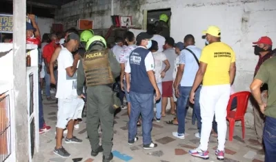 La Policía interviene una de las llamadas 'fiesta covid' en Barranquilla.
