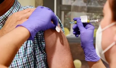 Johnson & Johnson pausó los ensayos clínicos de la vacuna Covid-19.