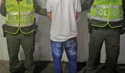 El adolescente fue aprehendido por las autoridades y un juez de menores lo envío a un centro para adolescentes. 