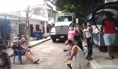 Camión retenido por la comunidad. 