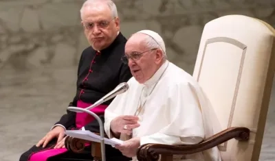 Papa Francisco no usó tapabocas.