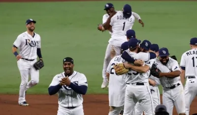 Jugadores de Tampa Bay celebran el paso a la Serie Mundial. 