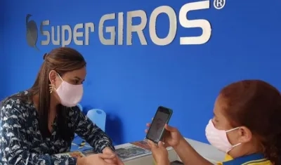 Campaña de SuperGiros para tomar conciencia con el autoexamen para detectar el cáncer de mama.