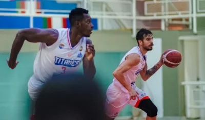 Juan Diego Tello y Salem Safar, durante el juego.