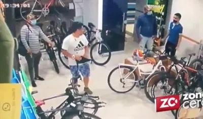 Momento del atraco en el norte de Barranquilla. 