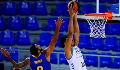 Jaime Echenique anota durante el partido. 