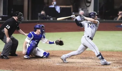 Brandon Lowe conectó cuadrangular dos veces para Tampa. 