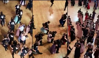 Estudiantes bailan espalda con espalda. 