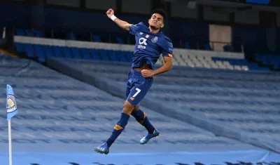 Luis Díaz celebra su golazo al Manchester City. 