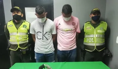 Héctor Manuel Ariza Méndez  y Jonathan Esmith Bovea Marín.