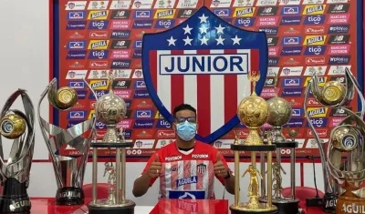 Luis Patiño, lanzador barranquillero, con la camiseta de Junior. 