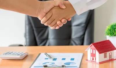 El monto de la renta periódica será determinado por cada entidad aseguradora.