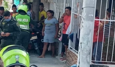 La Policía llegó al lugar de los hechos para acordonarlo. 