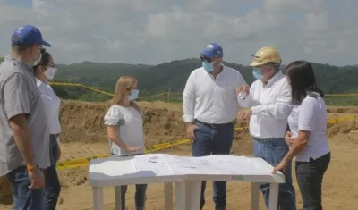 La Gobernadora del Atlántico, Elsa Noguera, con el director de la CRA Jesús León Insignares
